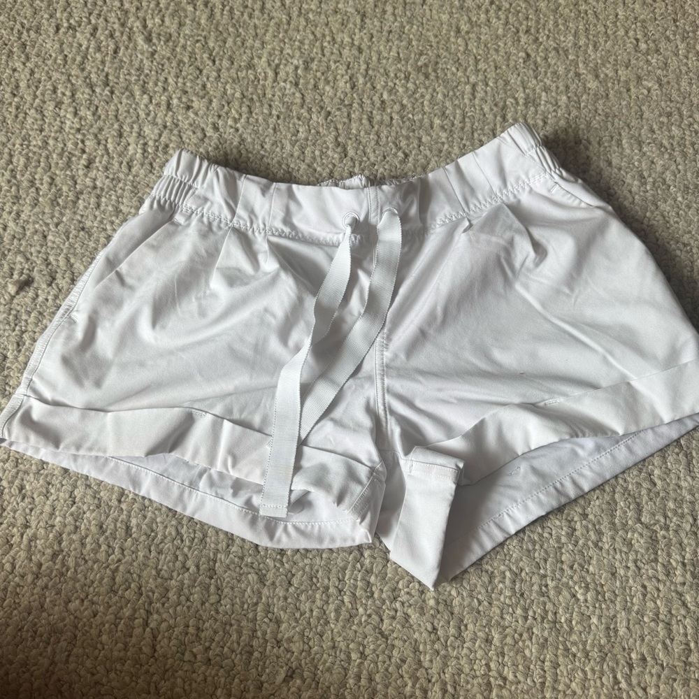 Lululemon Athletica White Spring Break Away Shorts Lightweight Elastic Waist